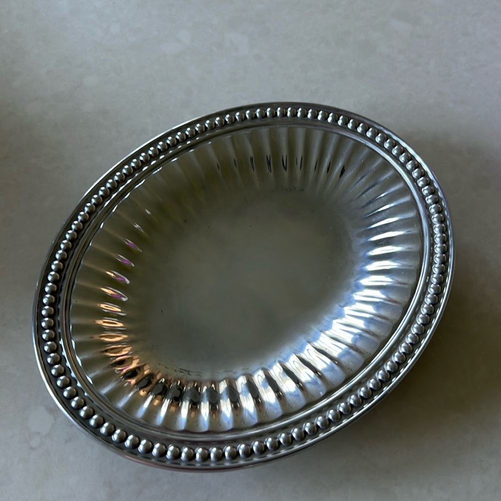 Wiltonarmetal Serveware Small oval platter, Flutes and Pearls
